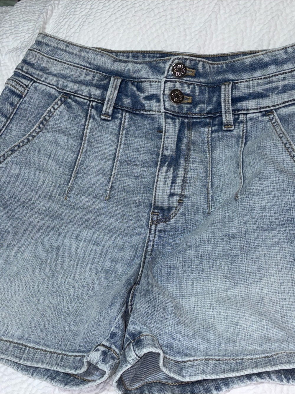 White House Black Market Light Blue High-Rise size 0 Denim Shorts 5 in. Inseam